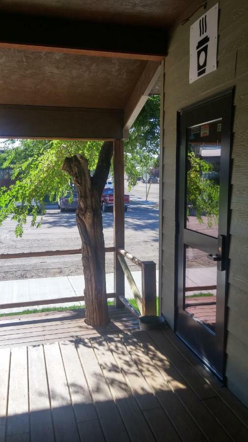 Sagebrush Inn & Suites Broadus Exterior foto